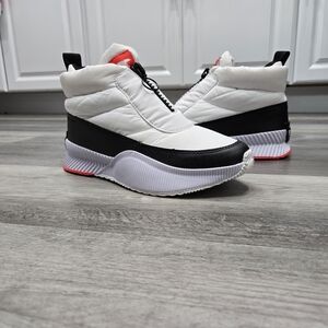 Sorel Out’N About Waterproof Womens Size 8.5